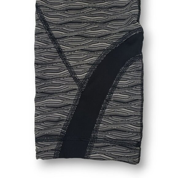 Lululemon Run Inspire Crop II Womens 6 Luxtreme Textured Wave Black Silver Spoon - Picture 6 of 8